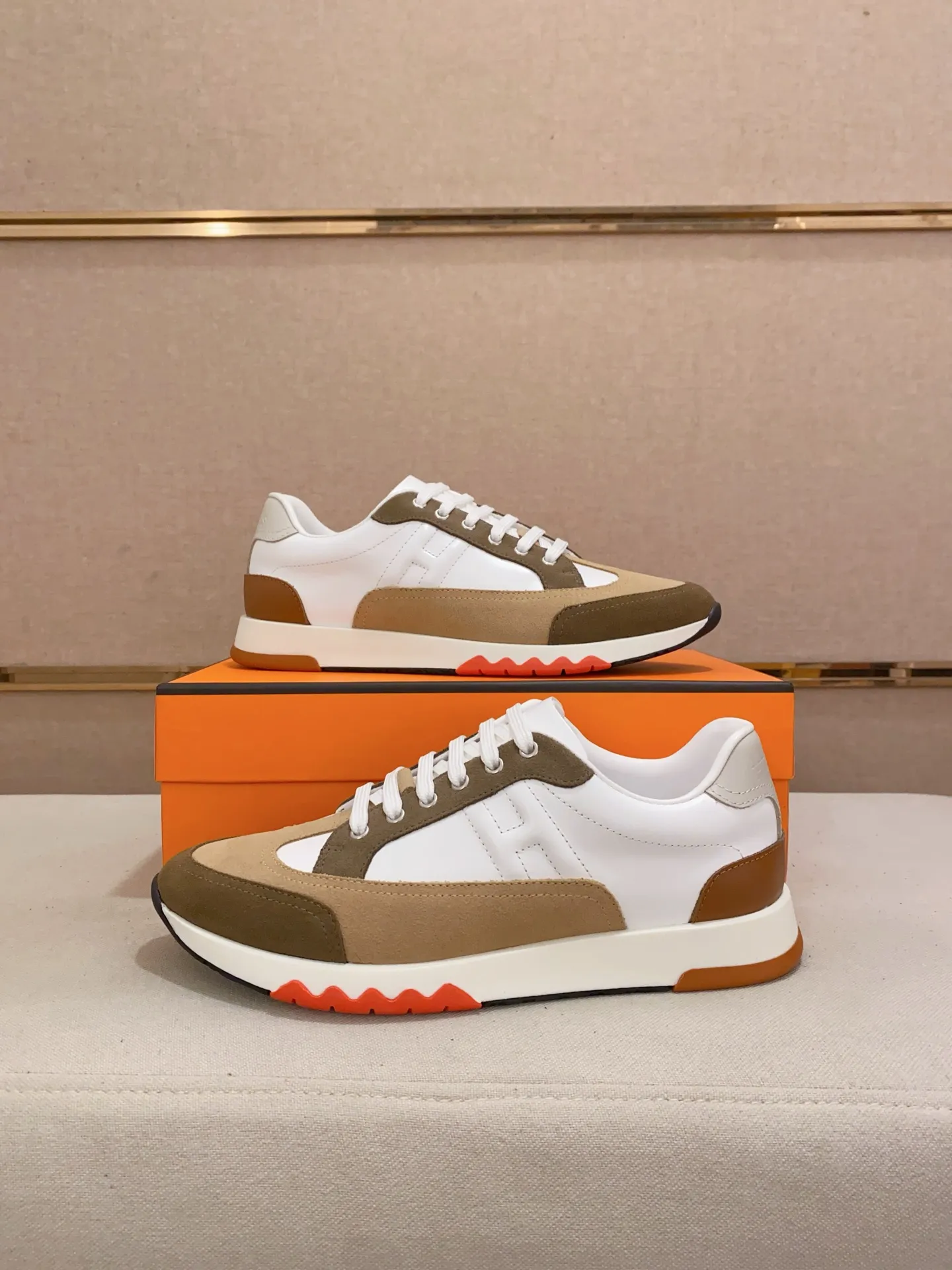 Ex-factory price: 500💰《HERMES》【Classic Original Version】Hermès; Top 🔝 Purchasing Agency 🔍🔍Men's latest 🇺🇸 counters are sold simultaneously, original imported from Italy ▲▲First-layer cowhide ▲▲ (high-end, extravagance and class) times) Exquisite workmanship (Italian 🇮🇹Imported water-dyed 🐂cowhide lining) sole: Original sole provided by the original factory, ⚠️exclusive double-layer activity·TPR·rubber·combined molded outsole; super comfortable·wear-resistant·non-slip·environmental protection The real thing is more beautiful if you take the real thing (high quality, follow the order), you can enter and exit the counter at will * Number of yards: 38·39·40·41·42·43·44# (can be customized 45.)